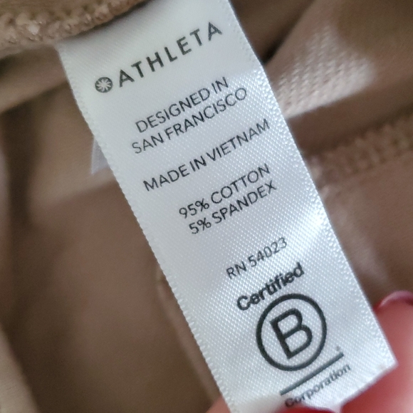 Athleta tan Farallon cargo crops size 6 euc - Picture 9 of 10